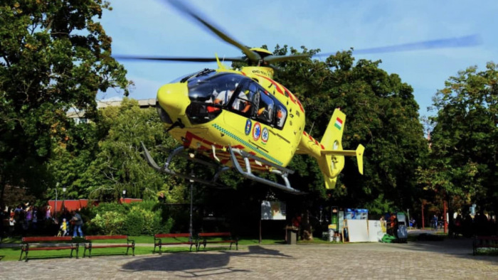 Hihetetlen esethez riasztották a mentőhelikoptert Ajkán