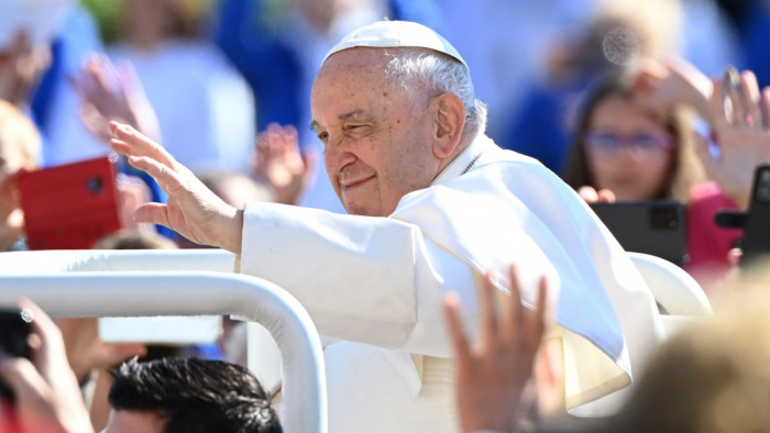 A pápa offenzívát indítana a békéért