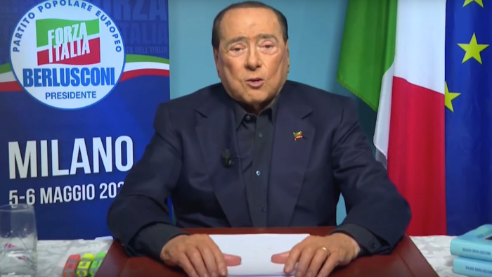 A kórházból üzent pártjának és a világnak Silvio Berlusconi - videó