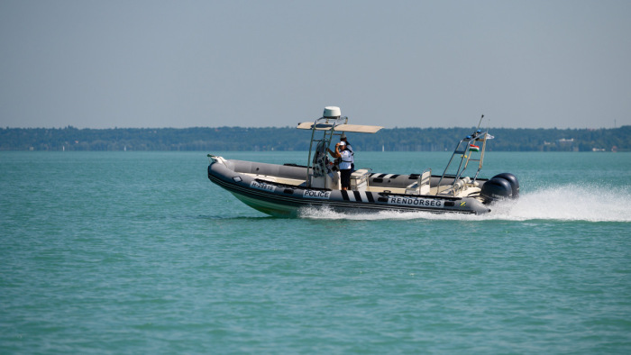 Horgászokat kellett kimenteni a Balatonból, nem sokon múlt a tragédia