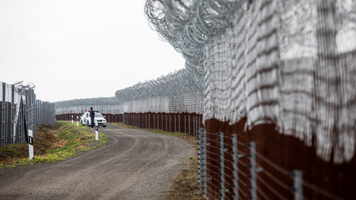 Megvédjük a déli határokat - Rétvári Bence nem akar migránsgettókat Magyarországon