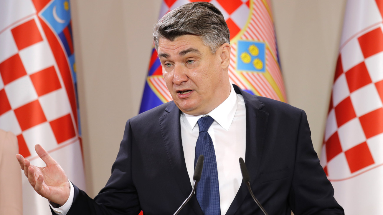 Zoran Milanovic új horvát államfő beszél a beiktatási ünnepségén a zágrábi elnöki hivatalban 2020. február 18-án. Milanovic, az ellenzéki Szociáldemokrata Párt (SDP) jelöltje január elején nyerte meg az elnökválasztás második fordulóját Kolinda Grabar-Kitaroviccsal szemben a szavazatok 52,7 százalékával.