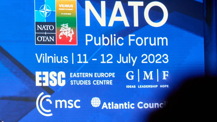 Nem csak azért előszobáztatja a NATO Ukrajnát, mert nem akar hadba lépni Oroszországgal