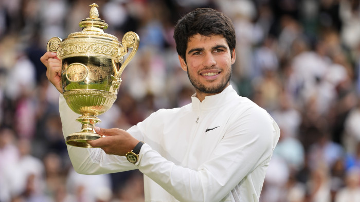 Húszéves ellenfele vette el Djokovic trónját Wimbledonban - videó