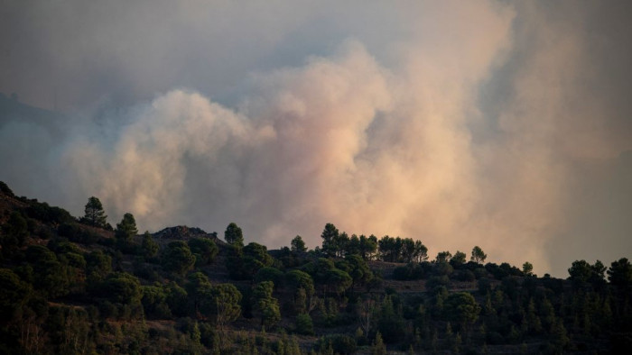 Több mint száz embert kellett evakuálni egy katalóniai erdőtűz miatt