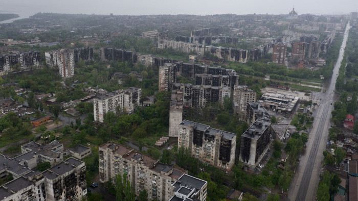 Vegyen ingatlant a szétlőtt Mariupolban! - hihetetlen árakkal csábítják a vevőket az oroszok