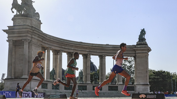 Atlétikai vb - Victor Kiplangat nyerte a férfi maratont, Szemerei Levente 40.
