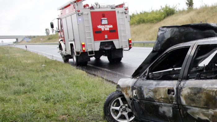 OKF-figyelmeztetés: autótűz esetén a tűzoltók már nem tudják megmenteni a járművet