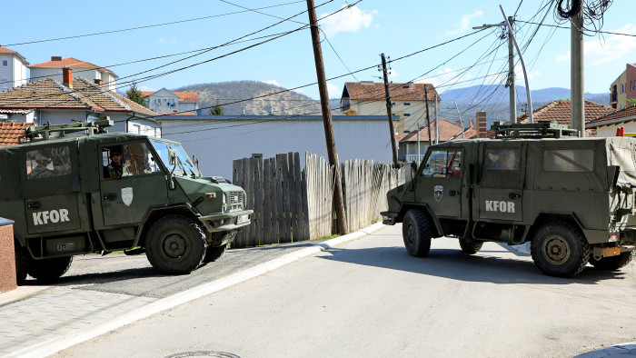 Románia harcoló alakulatokat küld Koszovóba