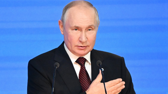 Vlagyimir Putyin ajánlja magát a béke érdekében
