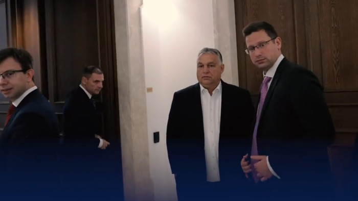 Orbán Viktor a meglepetés után: Esetleg ma nyomnék valami rappet - videó