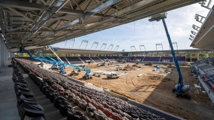 Mindjárt kész Magyarország legújabb futballstadionja – így áll most az építkezés