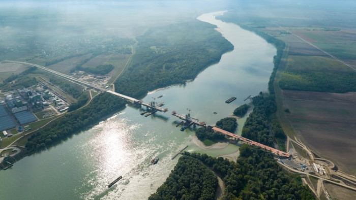 Összeért az új Duna-híd