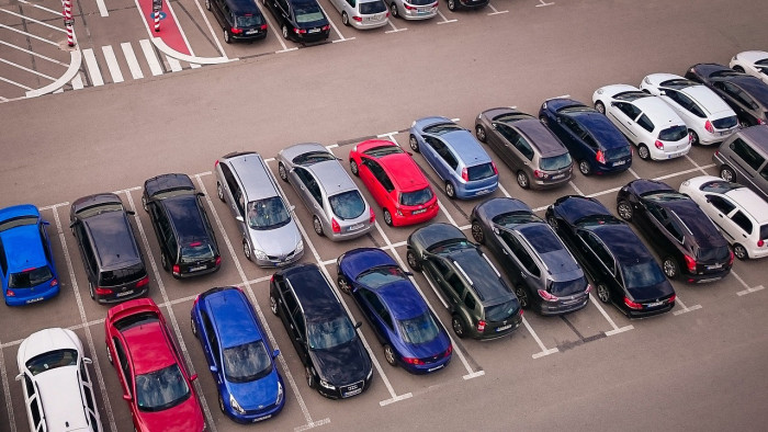 Áprilistól újabb magyarországi városban szűnik meg az ingyenes parkolás