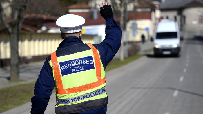 Hétfőtől megszállják a rendőrök a hazai utakat – ezt keresik