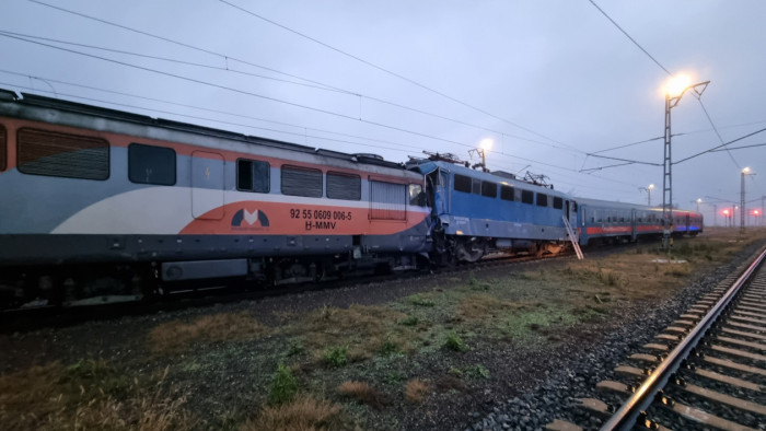 Most érkezett! - hatalmas vonatbaleset a sápi vasútállomáson, sérültek is vannak