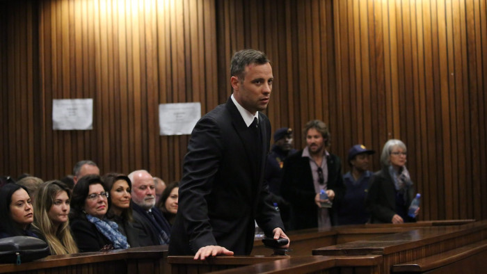 Kegyelmet kapott a barátnője agyonlövéséért elítélt Oscar Pistorius