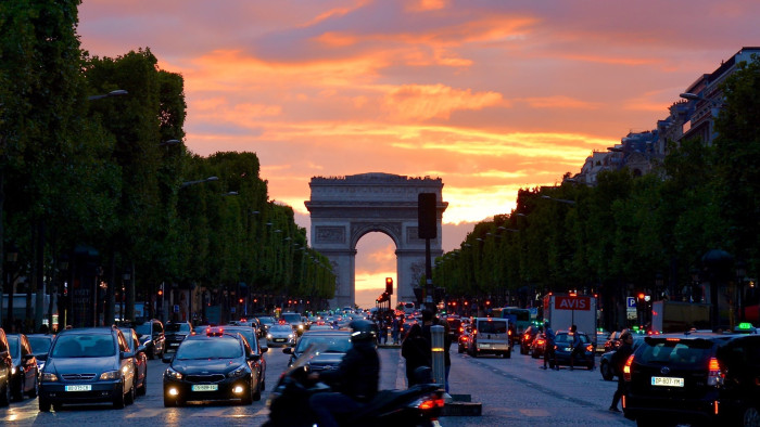 Horogkeresztekkel csúfították el Párizs utcáit