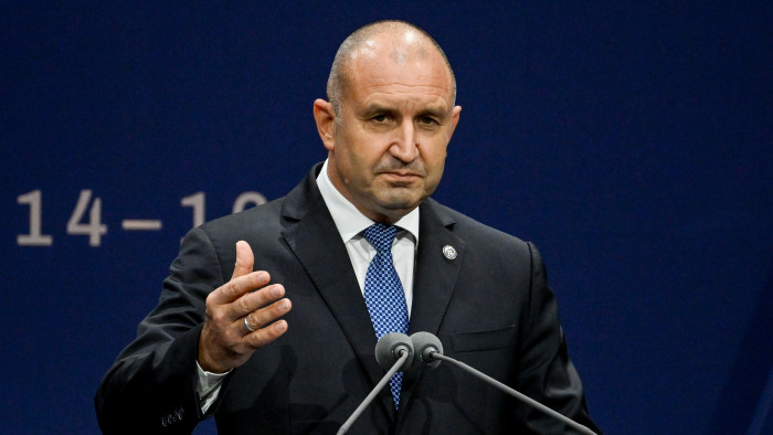 Borul az egyensúly - komoly gondja van az alkotmánymódosítási törvénnyel az elnöknek Bulgáriában