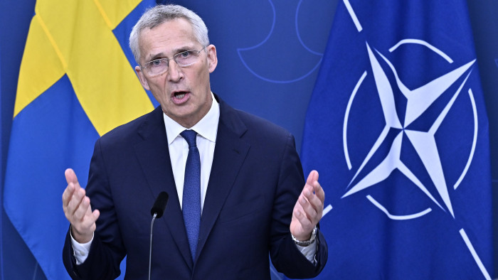Jens Stoltenberg: a NATO a béke és a demokrácia garanciája is