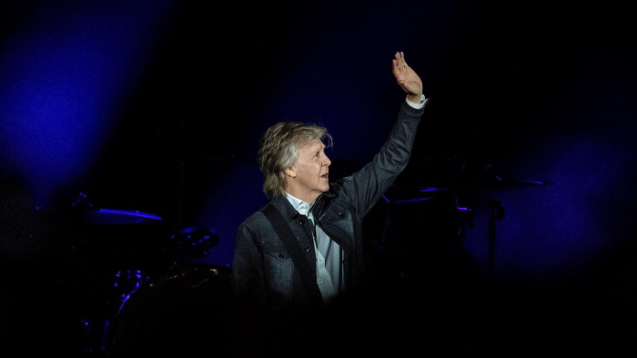 Paul McCartney visszakapta fél évszázada ellopott ikonikus hangszerét