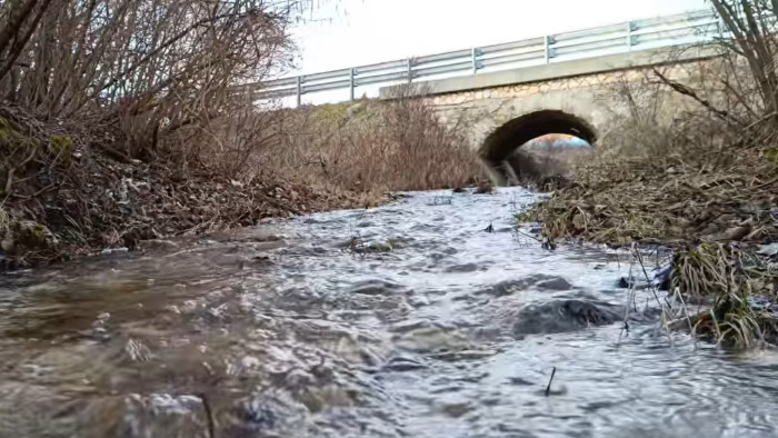 Csoda a Balatonnál - újra zubog a víz egy híres kiszáradt patakban