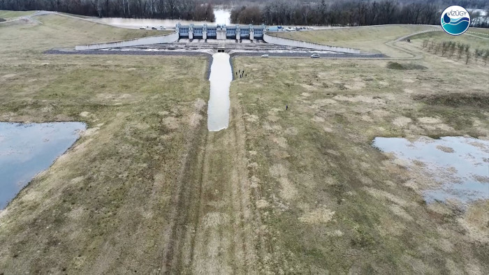 A gazdák területeire dugnák el itthon a vizet az aszályos időkre - légi videó