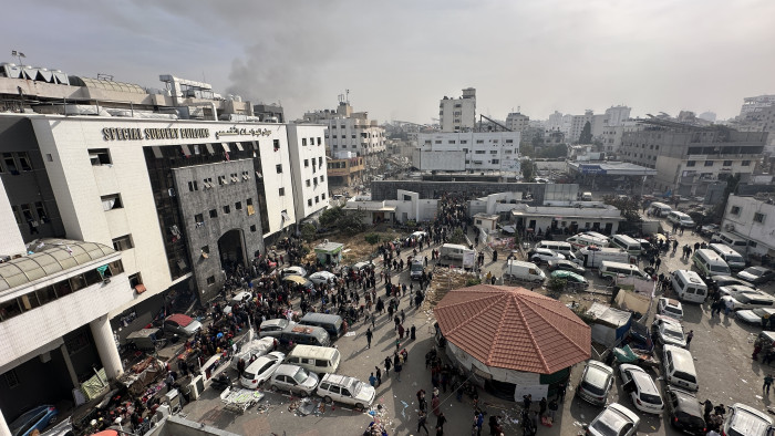 Öt órán át tartó heves tűzharc zajlott a gázai Sifa kórházban