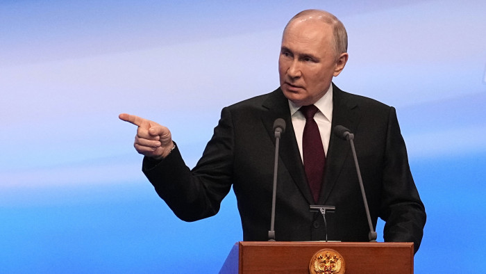 Vlagyimir Putyin: Oroszországnak önellátónak kell lennie és új távlatokat kell nyitnia