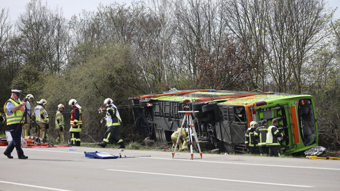 Halálos buszbaleset történt Németországban – képek