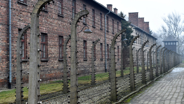 Száz évnél is régebben létesítették az első koncentrációs táborokat - ma van a felszabadulásuk napja