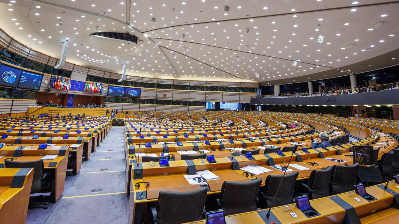 Brüsszel, 2024. április 11.Az ülésterem az uniós villamosenergia-irányelv módosításáról tartott szavazás előtt az Európai Parlament (EP) kétnapos brüsszeli plenáris ülésének második napi tanácskozásán 2024. április 11-én. Az EP elfogadta azt a jogszabályt, amely lehetővé teszi az uniós villamosenergia-piac reformját.