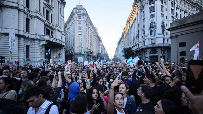 Diákok ezrei bénították meg Buenos Aires belvárosát