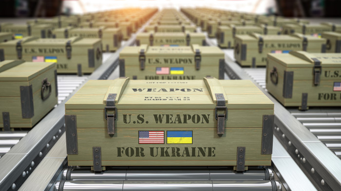 Hatalmas amerikai fegyverszállítmány tart Ukrajnába