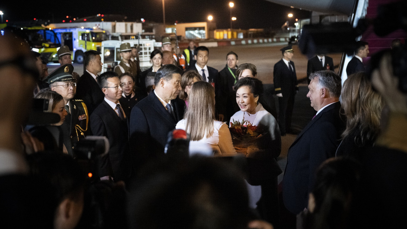Megérkezett a kínai elnök Budapestre