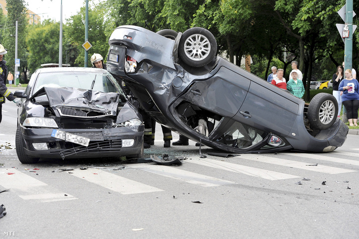 Rettentő baleset történt Budapesten - fotó