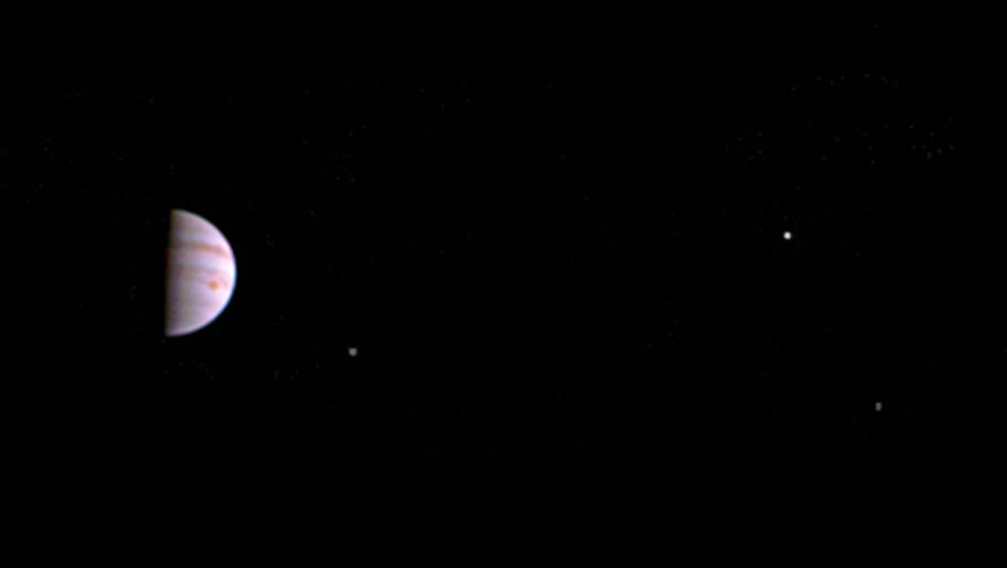 Ilyen a Jupiter a Juno űrszondáról nézve