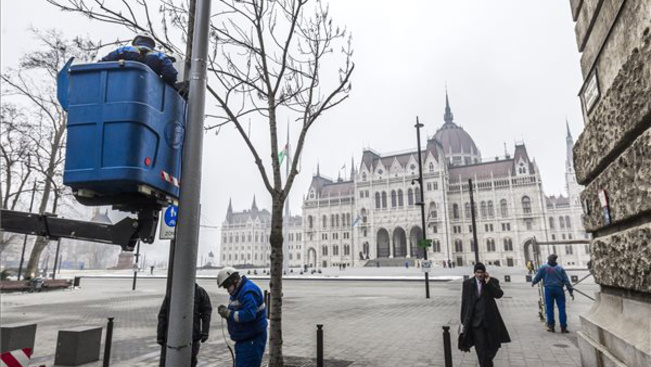 Így szerelik Budapestet Putyinra várva