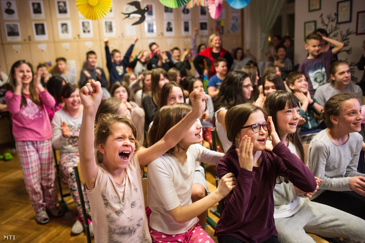 Oscar-pizsamapartival ünnepeltek a Mindenki gyerekszereplői