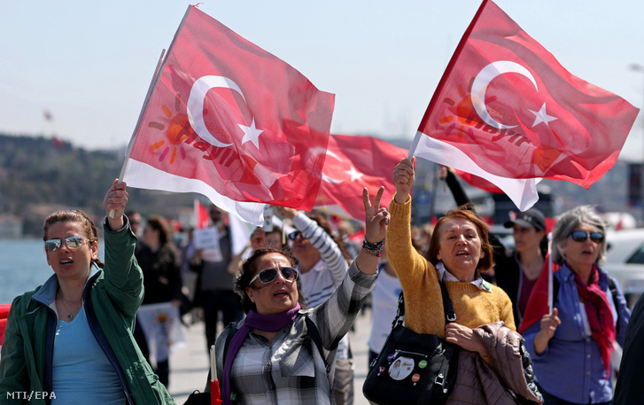 Halálos incidens a törökországi népszavazáson