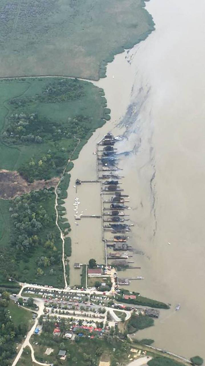 Döbbenetes légi fotó a Fertő-tavi tűzvész pusztításáról