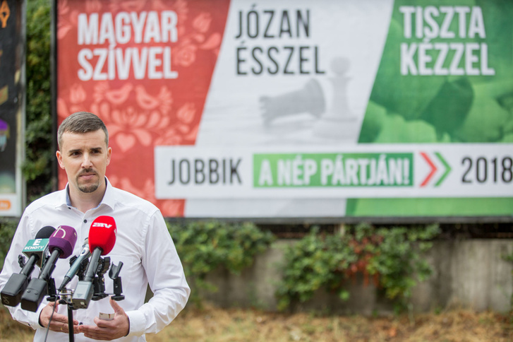 A plakátokon is eljött a Jobbik-fordulat