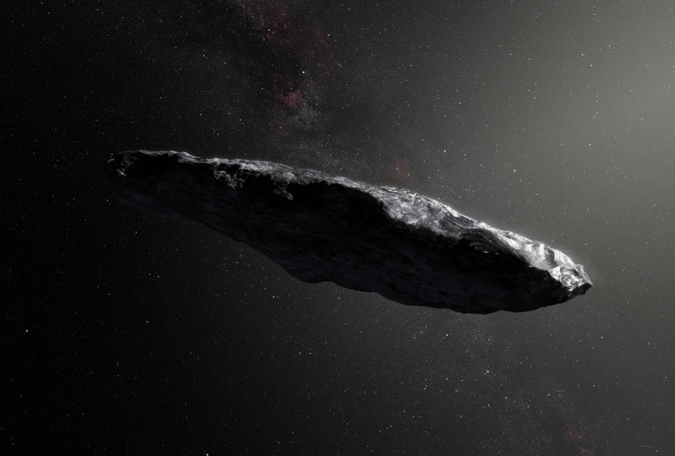 Az első, naprendszeren kívüli aszteroida, az `Oumuamua művészi megjelenítése. A kutatók feltételezése szerint sötétvörös, 400 méteres, erősen hosszúkás, fém vagy kő objektum évmilliók óta utazik a világűrben, és a naprendszerünkben előforduló objektumok közül egyhez sem hasonlít. (Fotó: NASA)