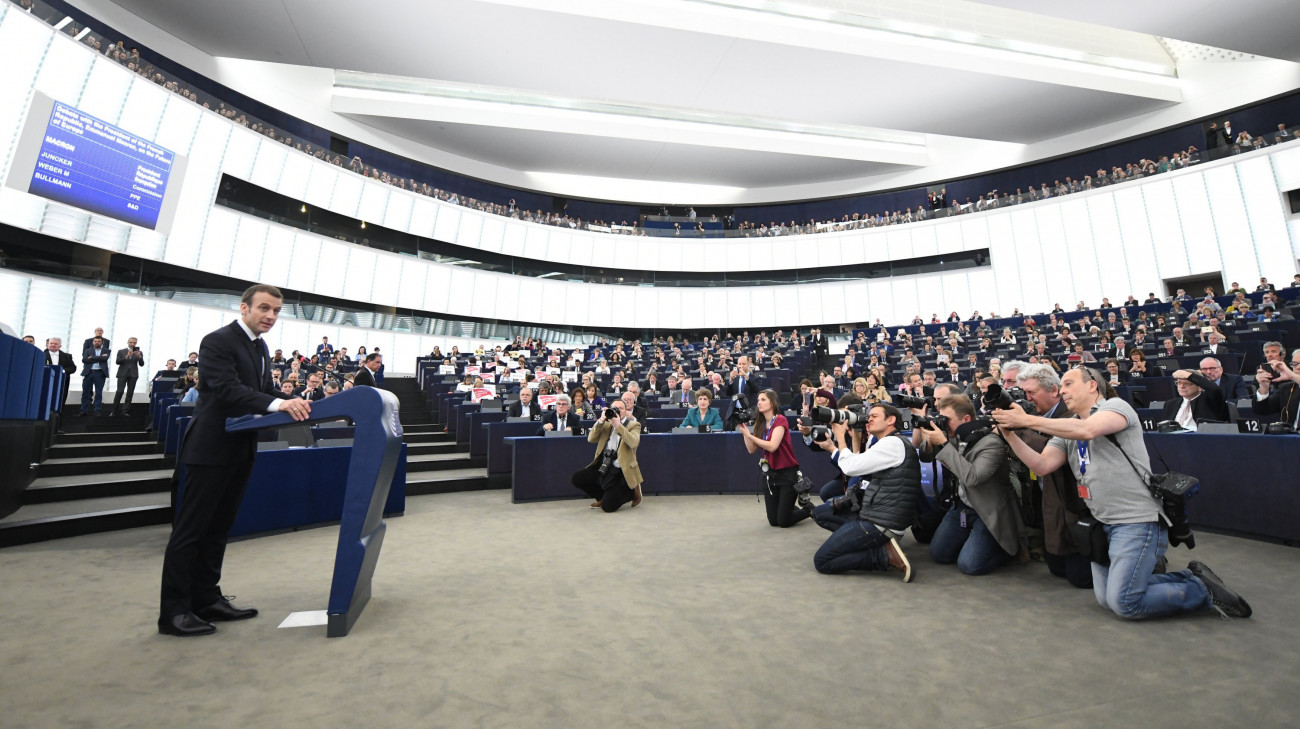 Strasbourg, 2018. április 17.
Emmanuel Macron francia elnök felszólal az Európai Parlament plenáris ülésén Strasbourgban 2018. április 17-én. (MTI/EPA/Patrick Seeger)