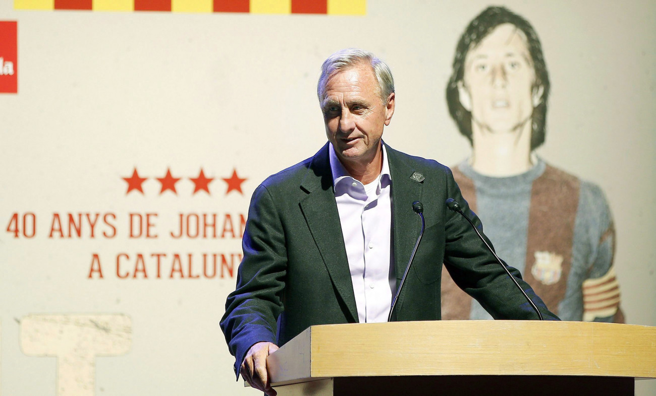 Barcelona, 2014. november 3.
Johan Cruyff egykori holland futballcsillag, a Barcelona labdarúgóklub volt vezetőedzője a róla forgatott, Az utolsó mérkőzés című dokumentumfilm bemutatóján Barcelonában 2014. november 3-án. A filmet a Barcelonához való szerződésének 40. évfordulója alkalmából készítették. (MTI/EPA/Andreu Dalmau)