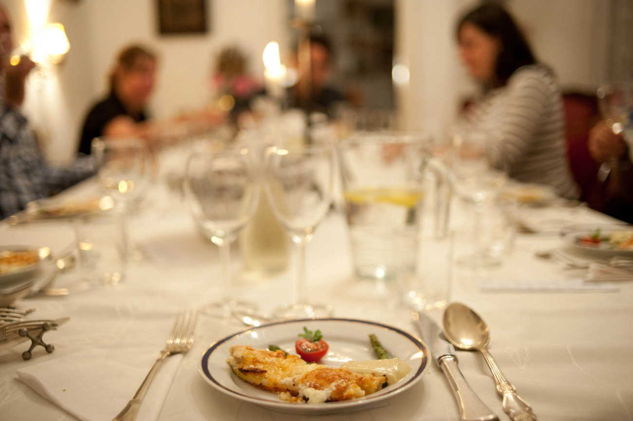 Budapest, 2012. május 29.
Spárga gratin curry mártással a Repeta Lakásétteremben.
MTI Fotó: Kallos Bea
