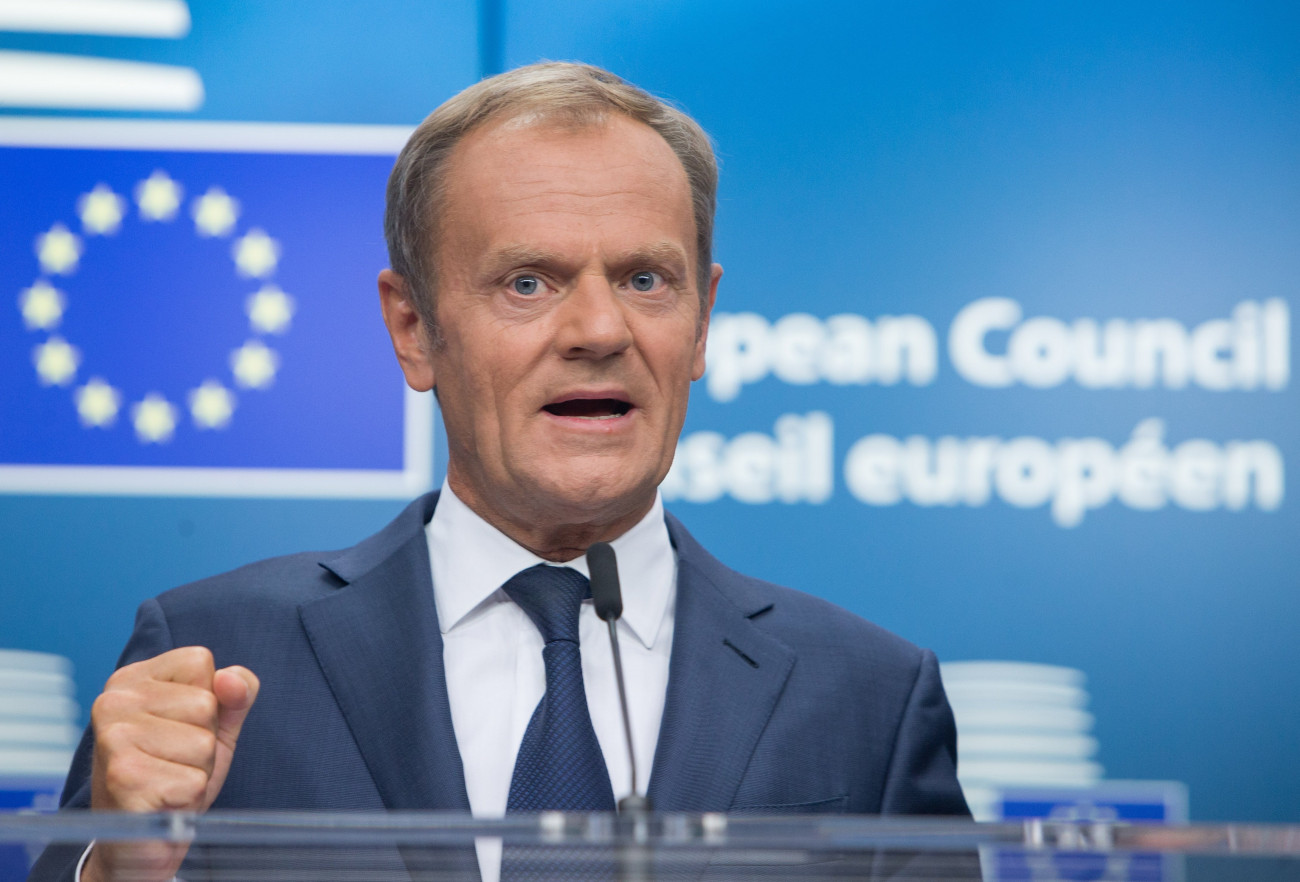 Brüsszel, 2018. június 29.
Donald Tusk, az Európai Tanács elnöke az Európai Unió kétnapos brüsszeli csúcstalálkozójának végén tartott sajtóértekezleten 2018. június 29-én. (MTI/EPA/Stephanie Lecocq)