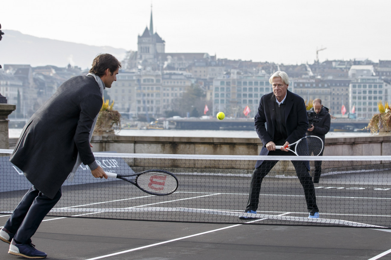 Genf, 2019. február 8.
Roger Federer svájci teniszező (b) és Björn Borg egykori svéd teniszcsillag, az európai csapat kapitánya az ez évi Laver-kupa genfi beharangozásán 2019. február 8-án.
MTI/EPA/KEYSTONE/Salvatore Di Nolfi