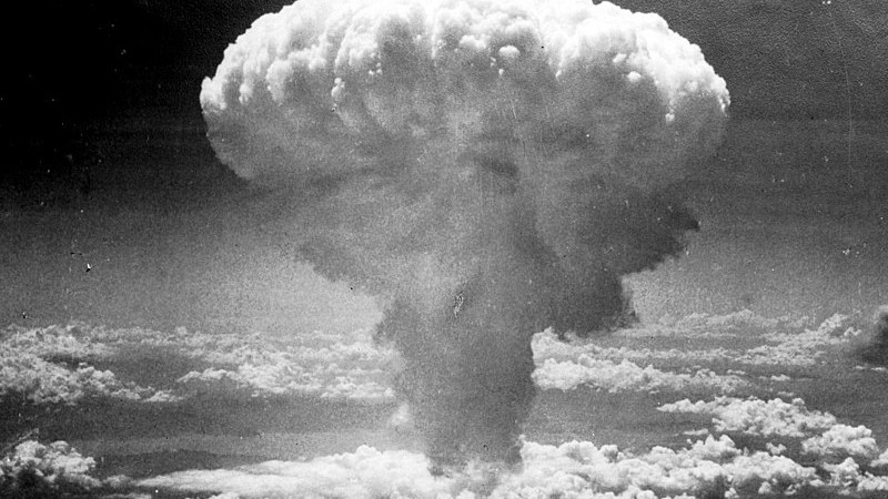 A Nagaszakira ledobott atombomba gombafelhője (forrás: Wikipédia/Charles Levy)