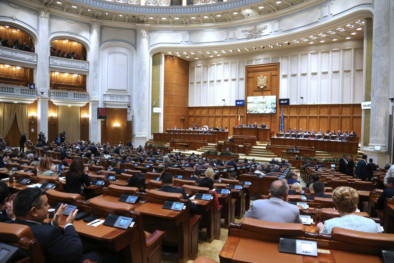 Bukarest, 2019. október 10.
Viorica Dancila miniszterelnök felszólal a kormány ellen beterjesztett bizalmatlansági indítvány vitáján a kétkamarás román parlament együttes ülésén 2019. október 10-én.
MTI/Baranyi Ildikó
